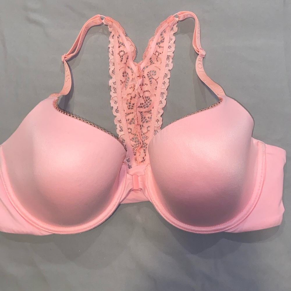 36D Like New Victoria Secret Bra #MakeAnOffer